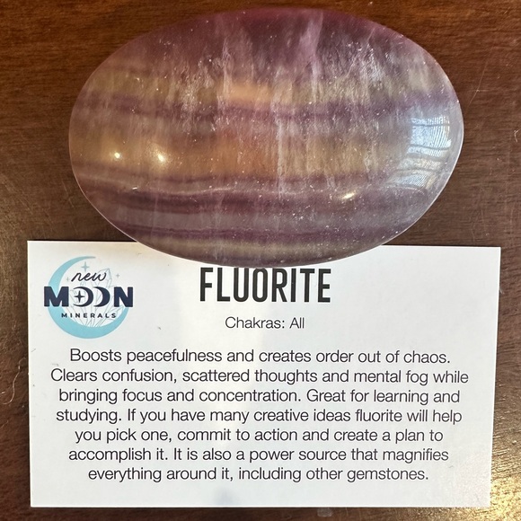 Fluorite - Rainbow chunky palm stone - Picture 2 of 3